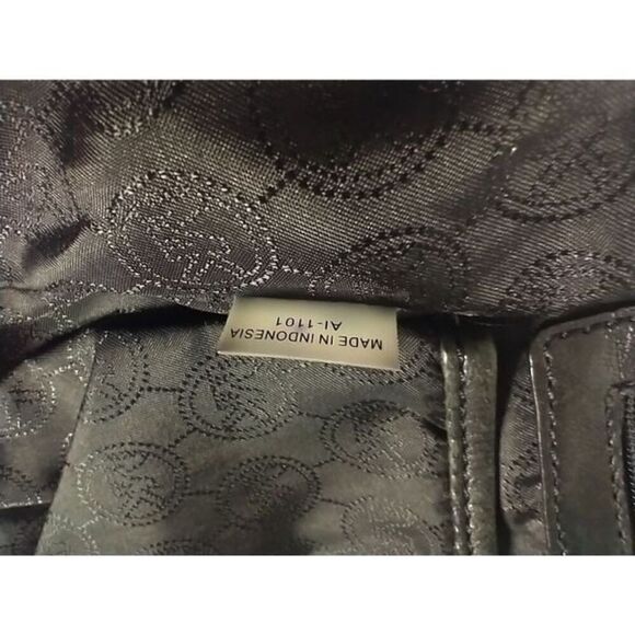 Michael Kors Black Leather Purse *USED* - Picture 2 of 10